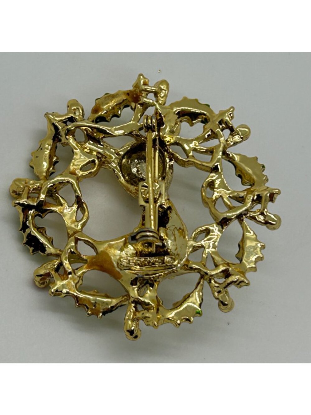 Vintage Christmas Reindeer Wreath Brooch Pin Gold Tone Enamel Rhinestone Holiday - Picture 7 of 12